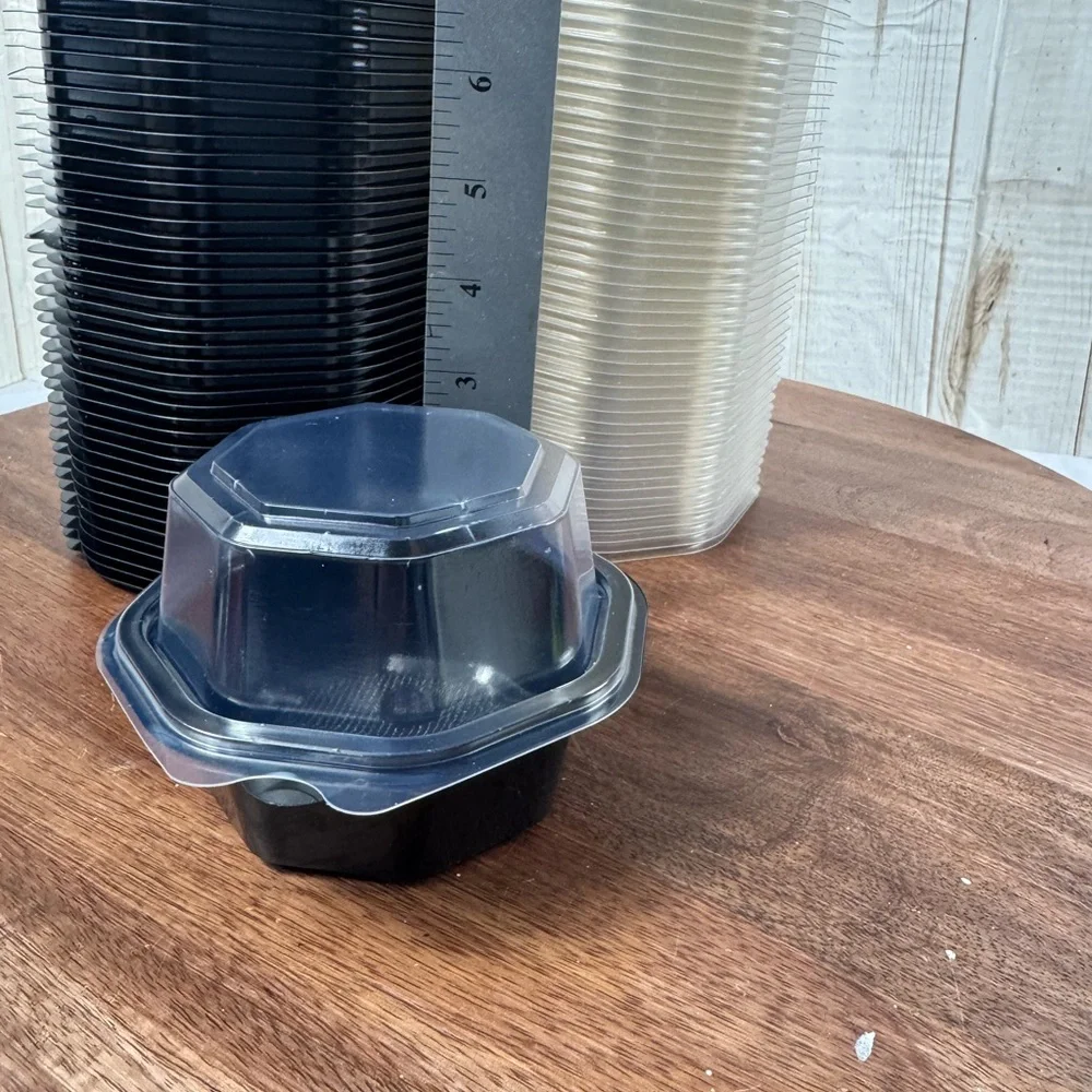 Solo in  Black and Clear Ps plastic Hinged container 4.65 X 4.65 (50 pcs).